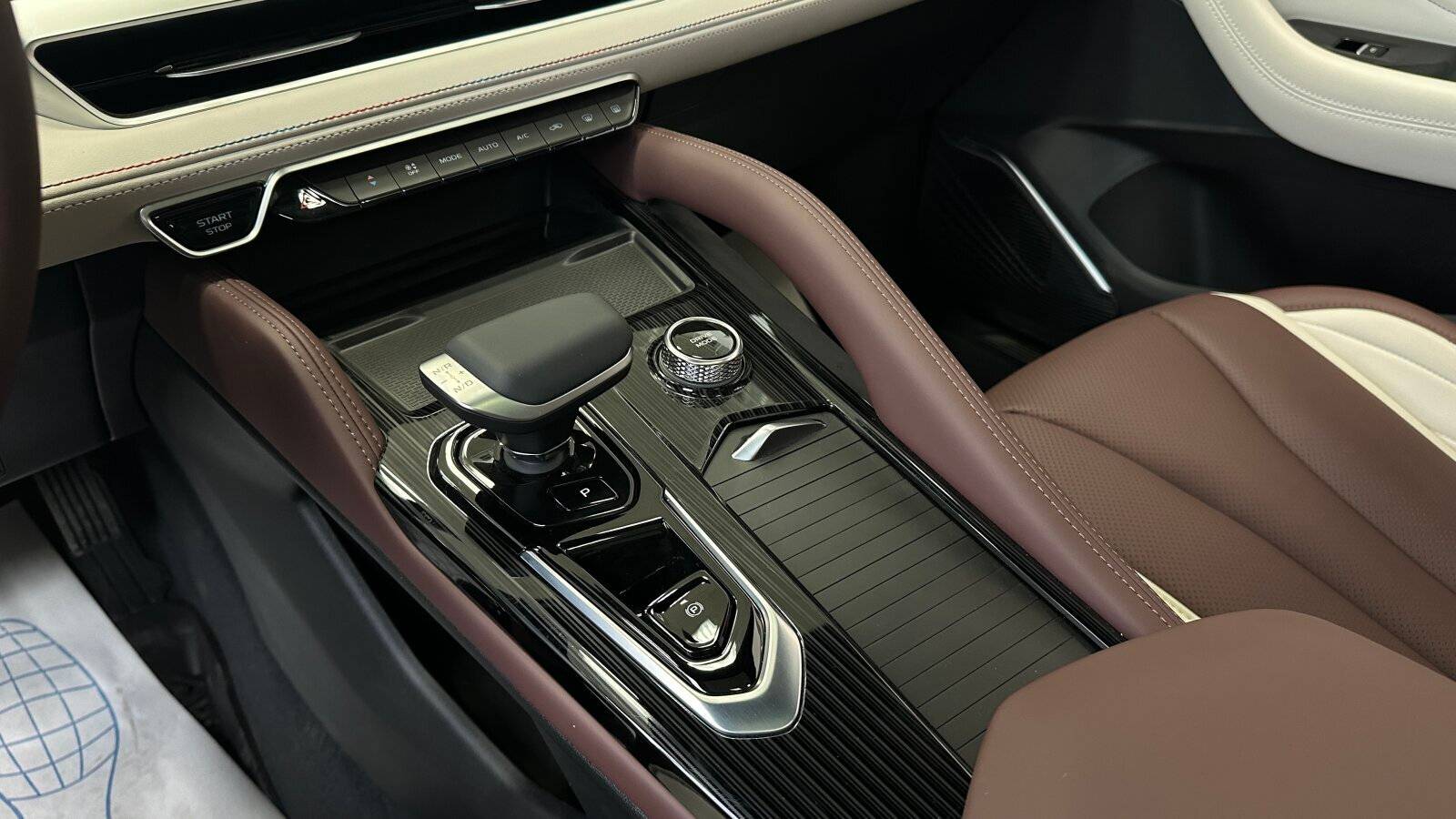 Geely Monjaro Exclusive 2.0T (238 hp) 8AT 4WD