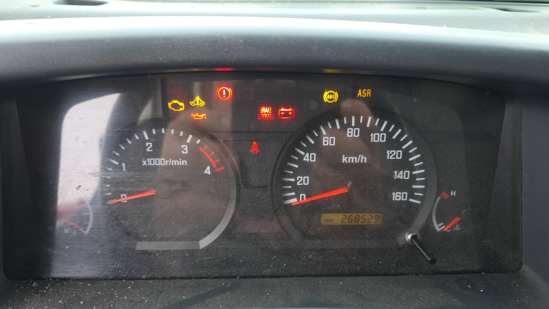 ISUZU ELF 4,5,  268 529 км, 2017 года в лизинг