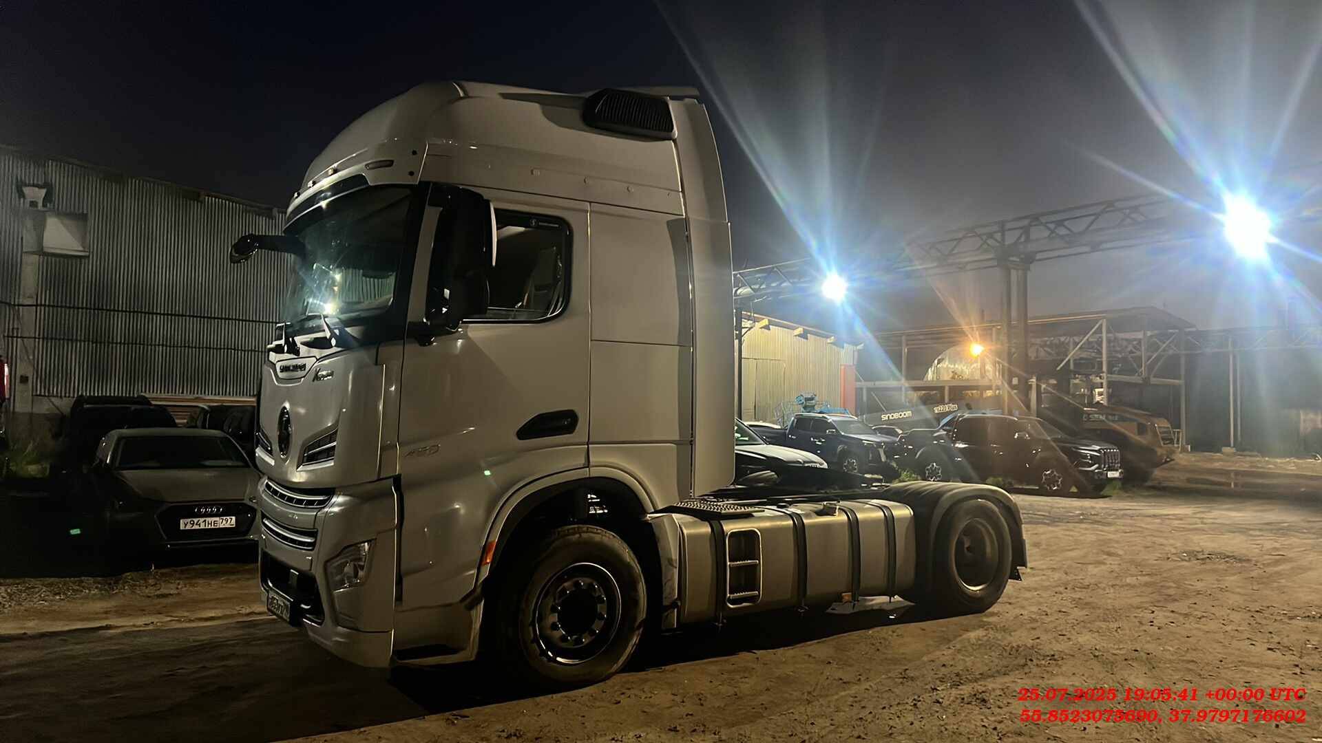 Shacman SX4188YY381,  573 783 км, 2023 года в лизинг