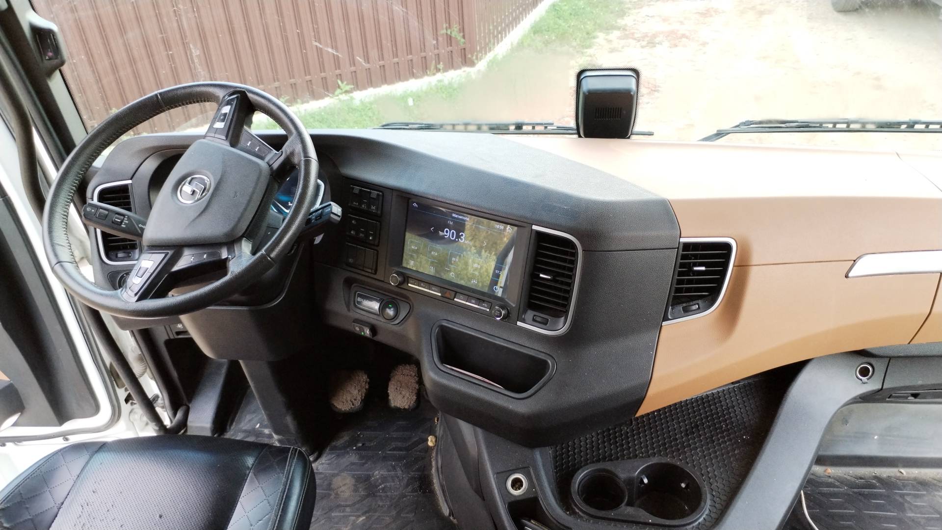 Shacman SX4188YY381,  335 250 км, 2023 года в лизинг