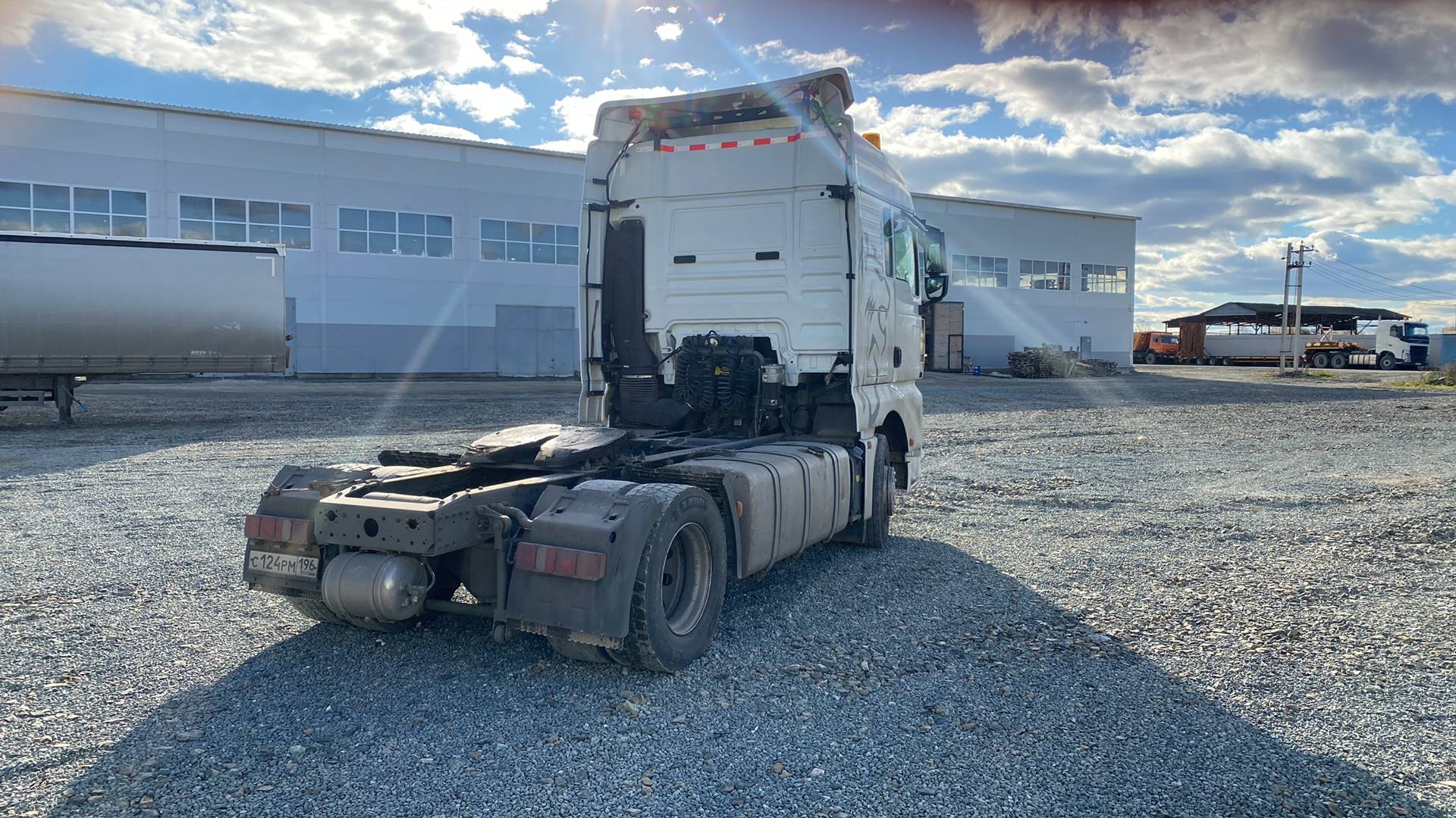 Sitrak C7H 4x2 ZZ4186V361HE,  413 233 км, 2022 года в лизинг