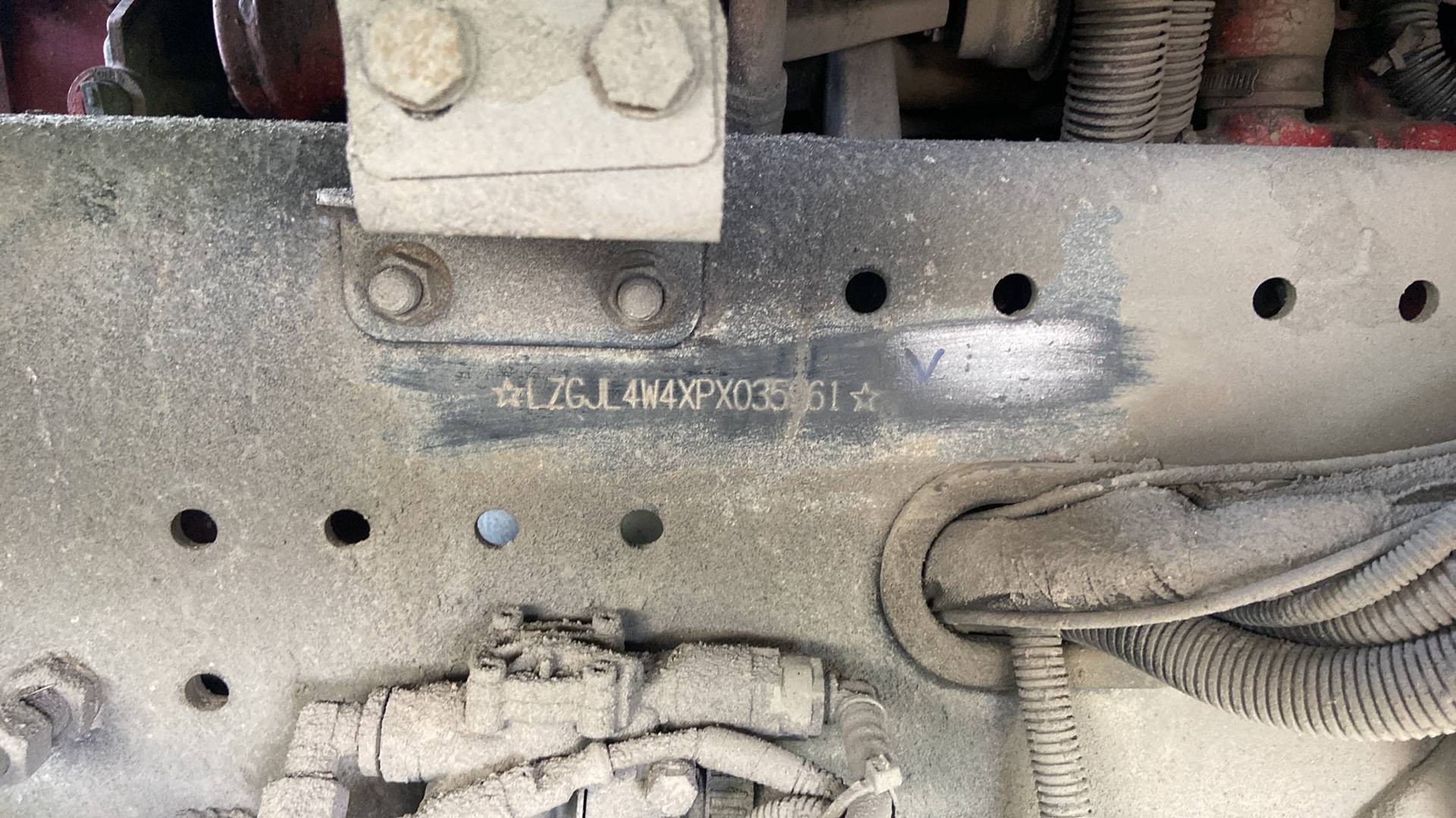 Shacman SX42584W324C,  93 177 км, 2023 года в лизинг