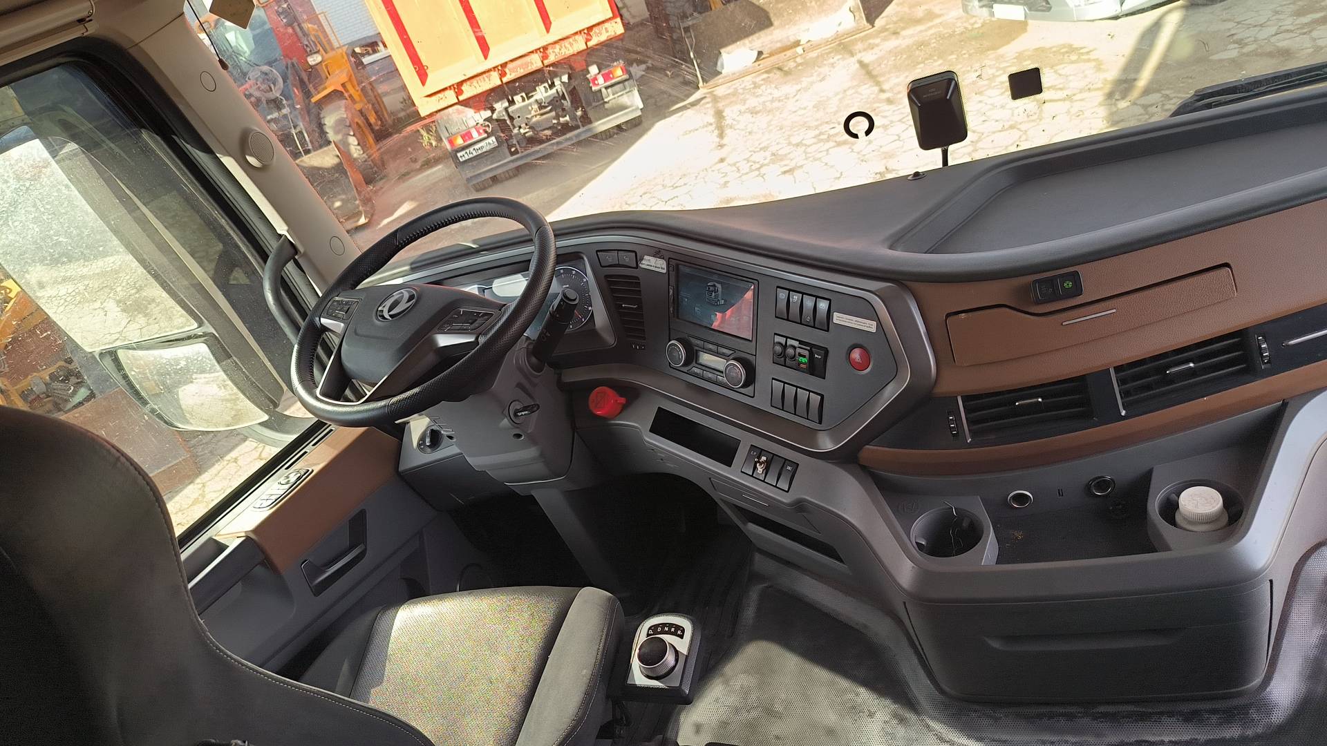 DongFeng DFH4180 4x2,  217 907 км, 2022 года в лизинг