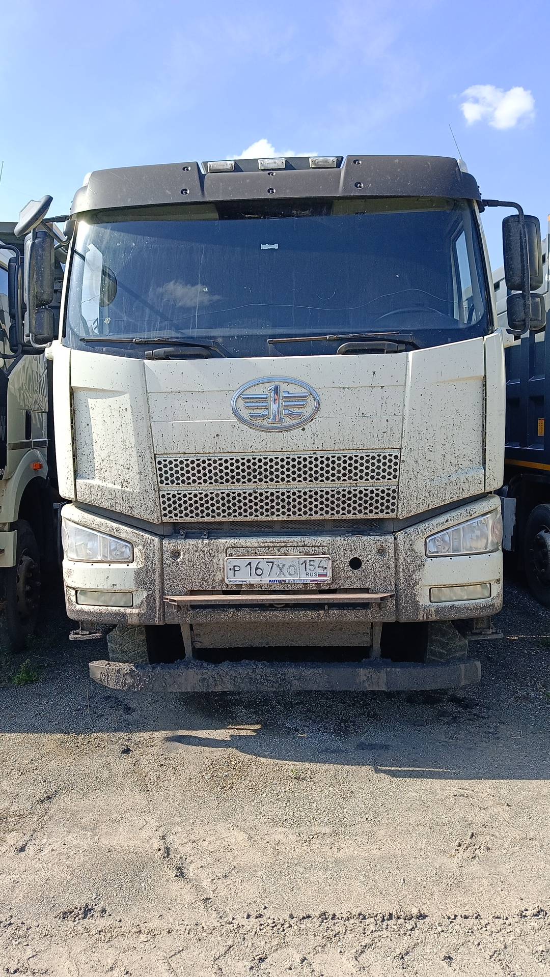 FAW CA3310P66K24T4E5 8х4,  322 468 км, 2022 года