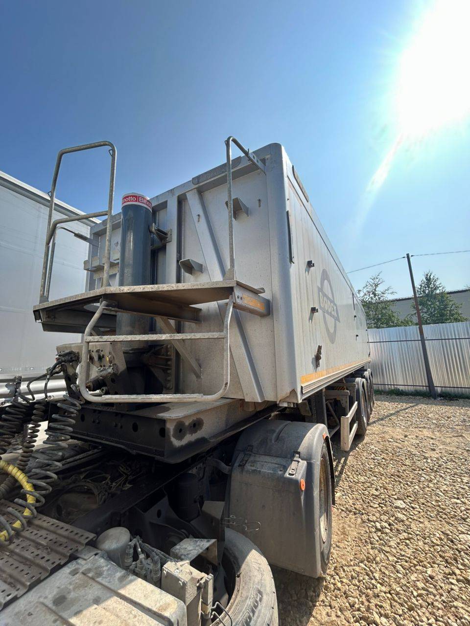 BODEX Самосвальный KIS 4WA1 40 м³