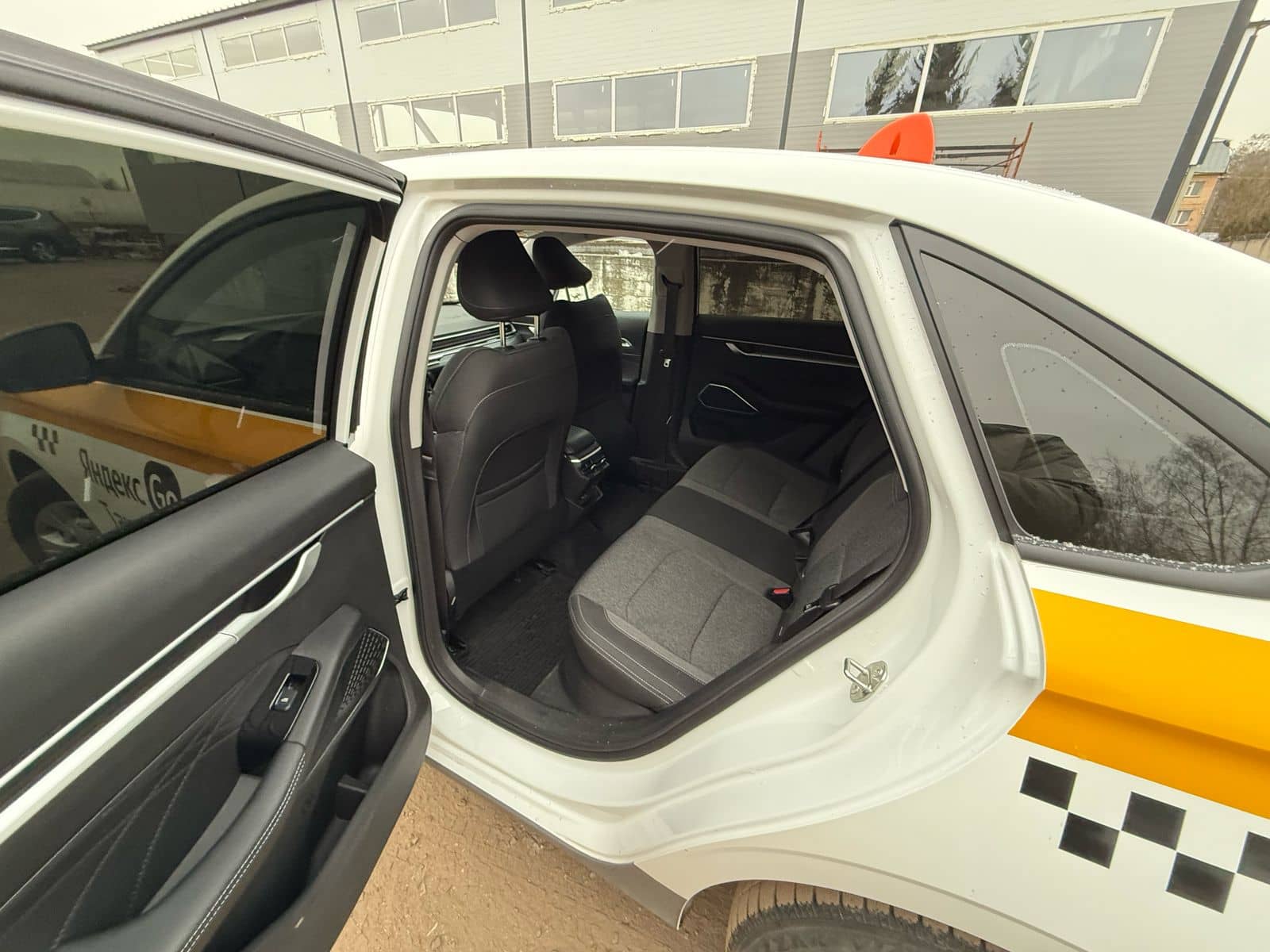 Geely Emgrand,  41 893 км, 2024 года в лизинг