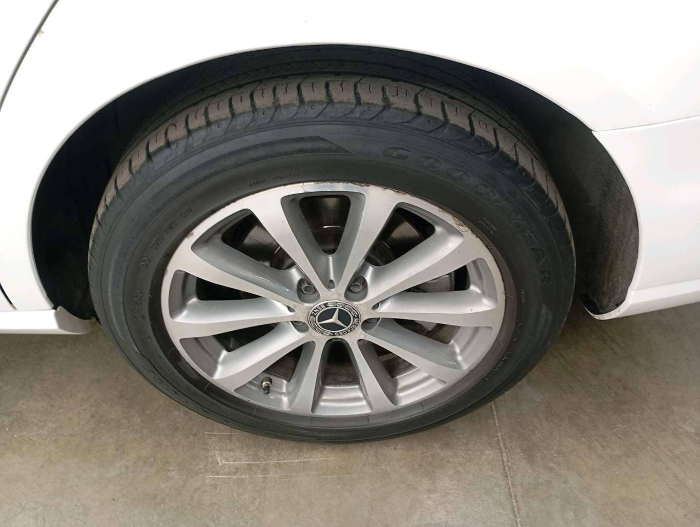 Mercedes-Benz E седан,  177 231 км, 2019 года в лизинг