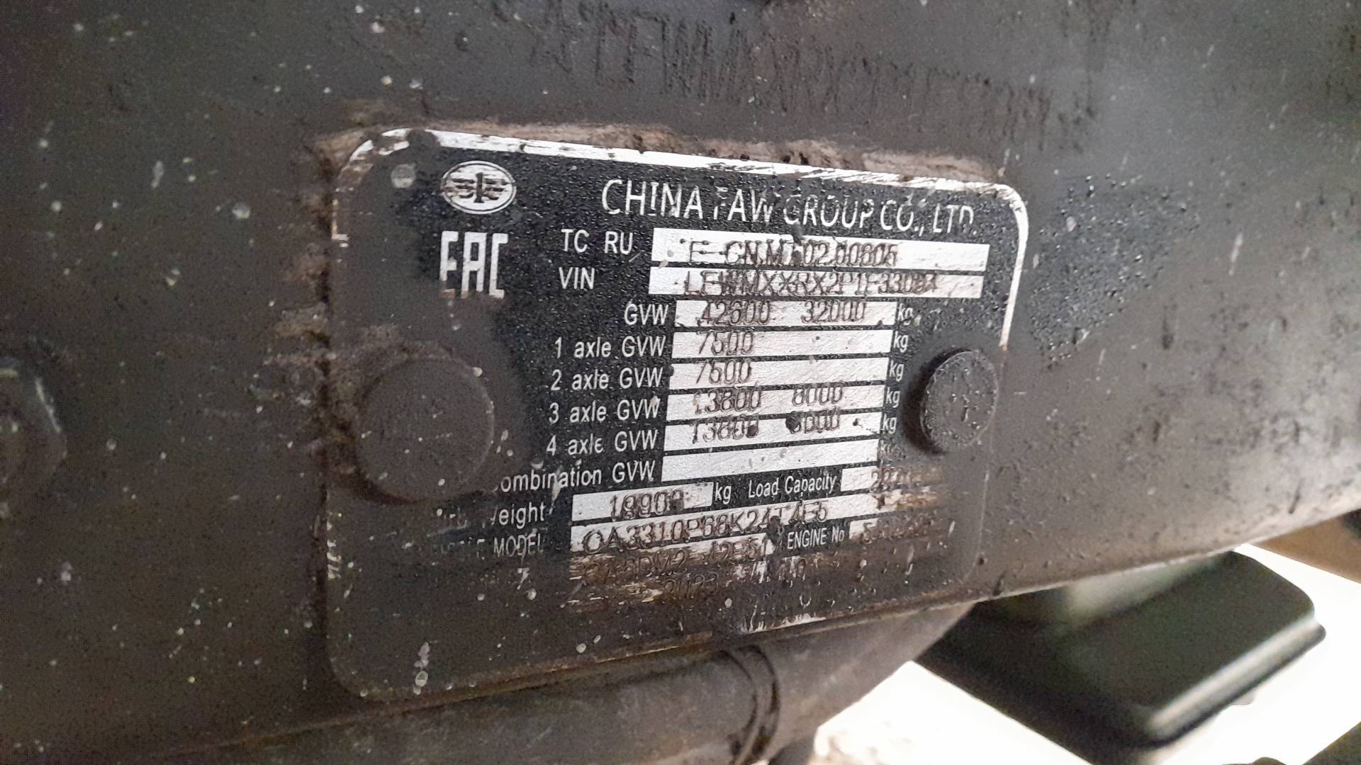 FAW CA3310P66K24T4E5 8х4,  116 809 км, 2023 года в лизинг