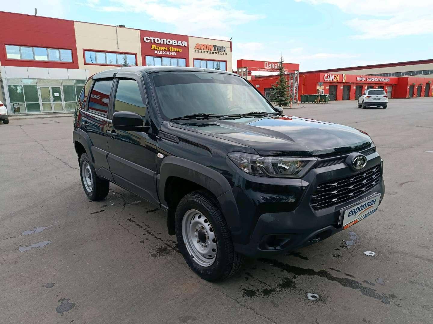 Lada Niva Travel