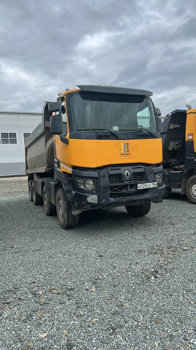 Renault K 430 8X4 (Day cab)