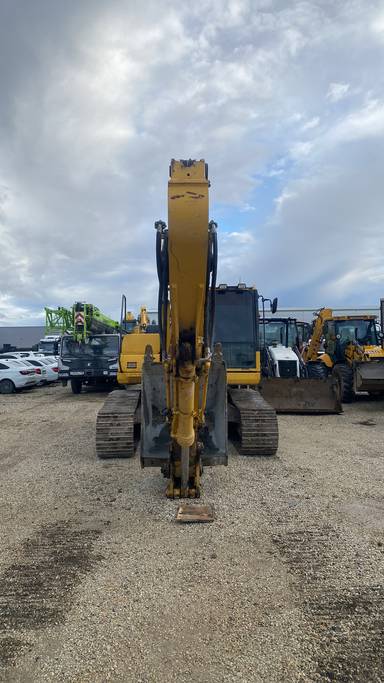 KOMATSU PC220-8MO