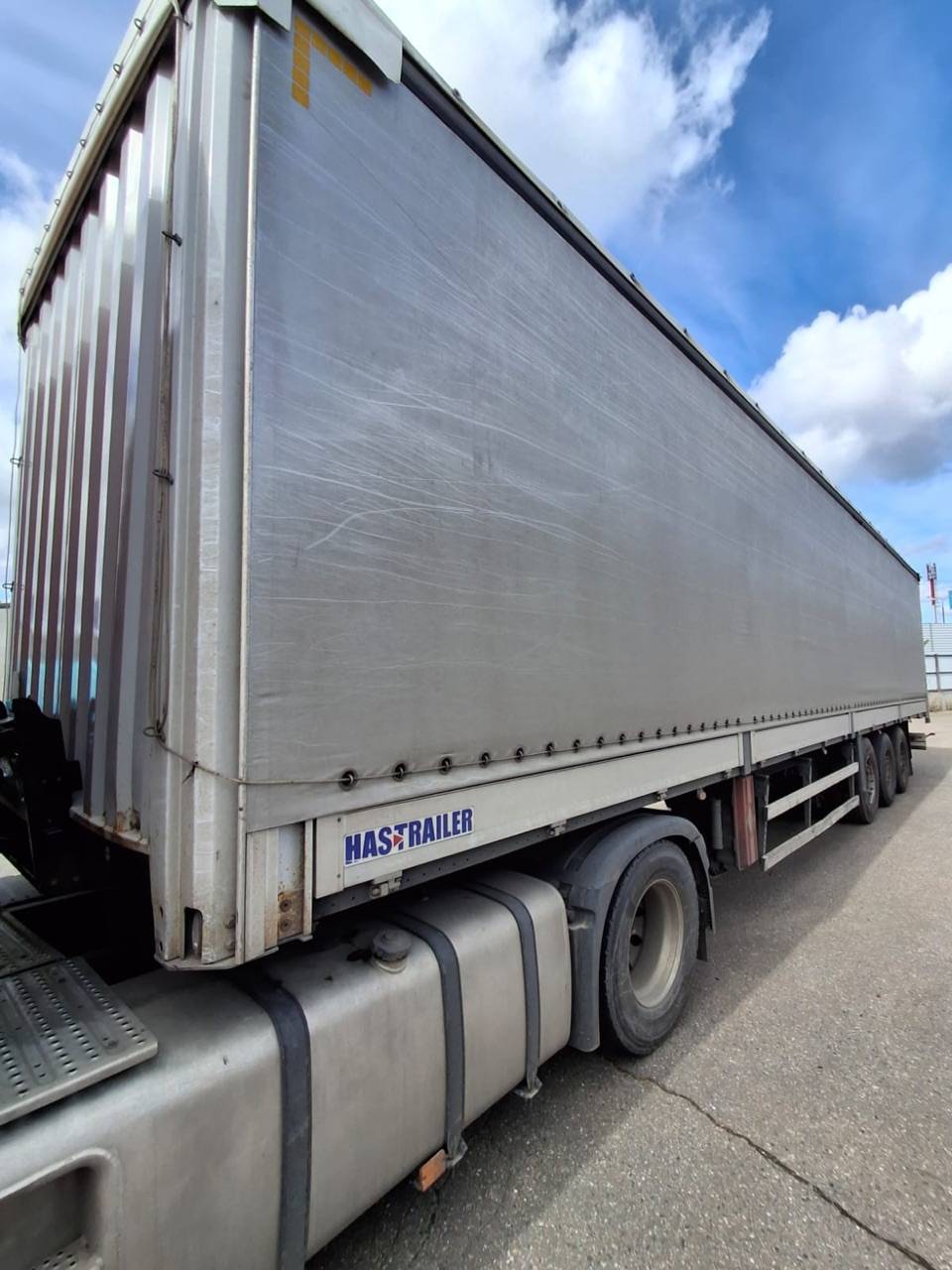 Has Trailer HasLiner