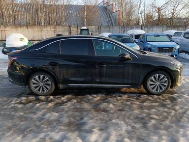 Hongqi E-QM5