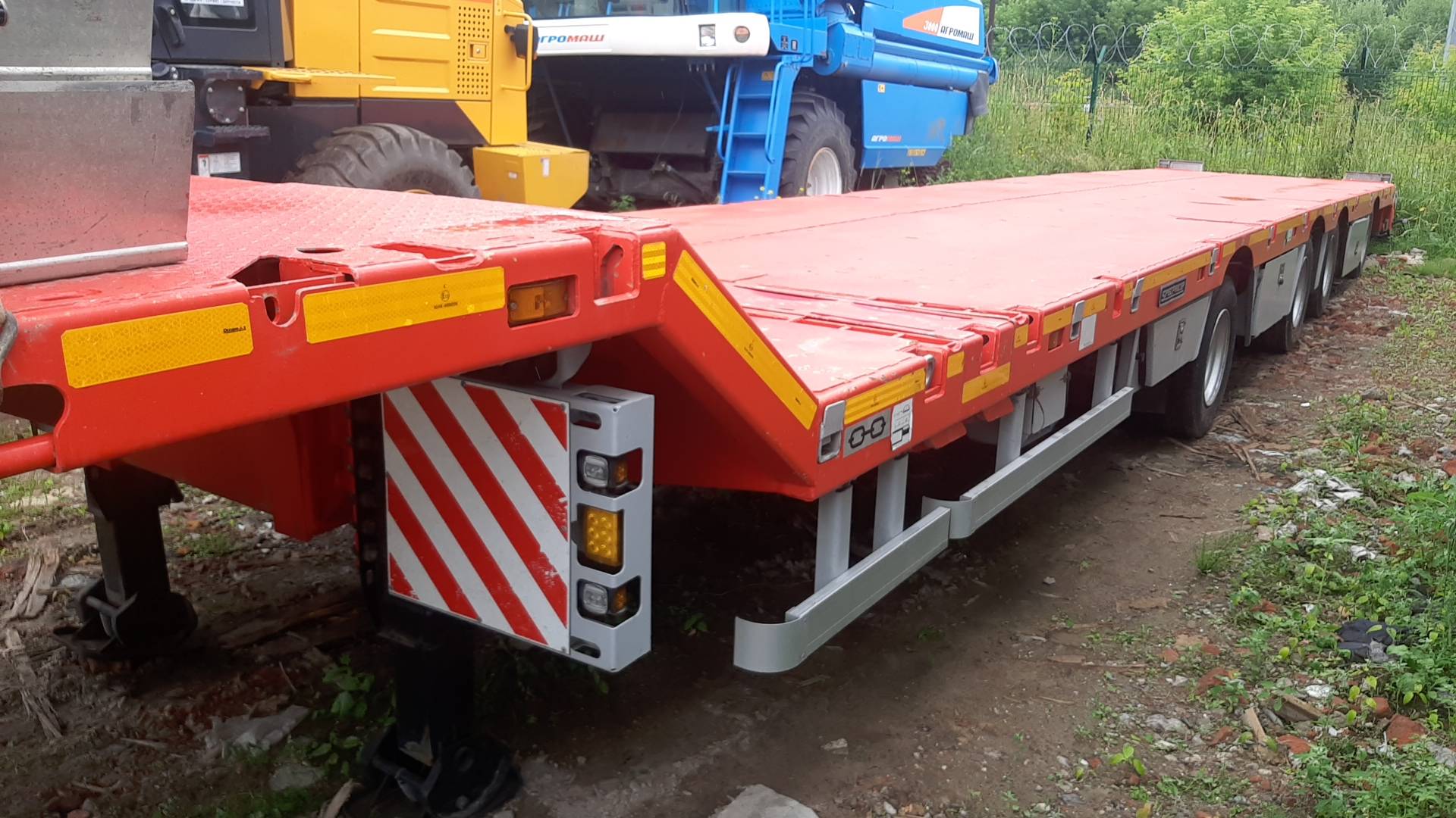 Компания СпецПрицеп Тяжеловоз низкорамный 9942L4