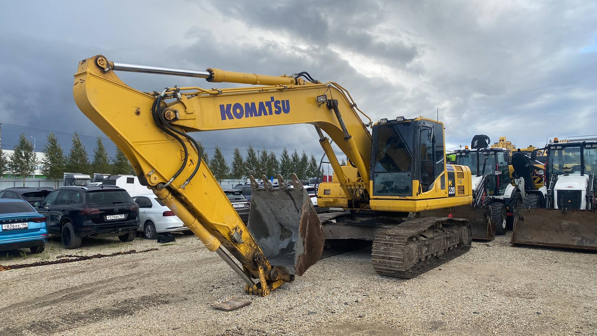 KOMATSU PC220-8MO