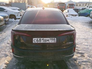 Hongqi E-QM5
