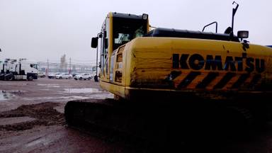 KOMATSU PC220-8MO
