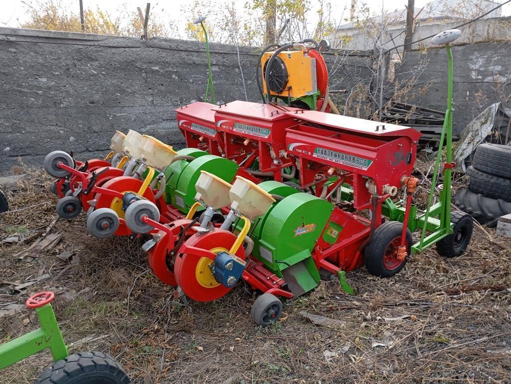 Jilin Kangda Agricultural Machinery 2BXF-27 Многофункциональная рядовая сеялка для посева и внесения удобрений