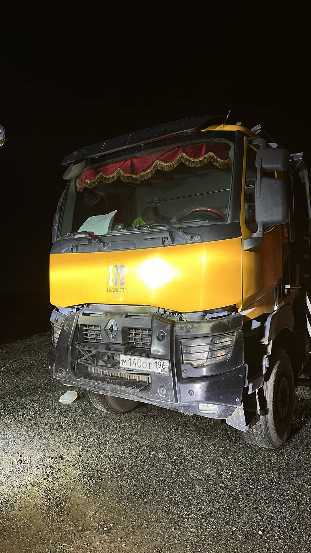 Renault K 430 8X4 (Day cab)