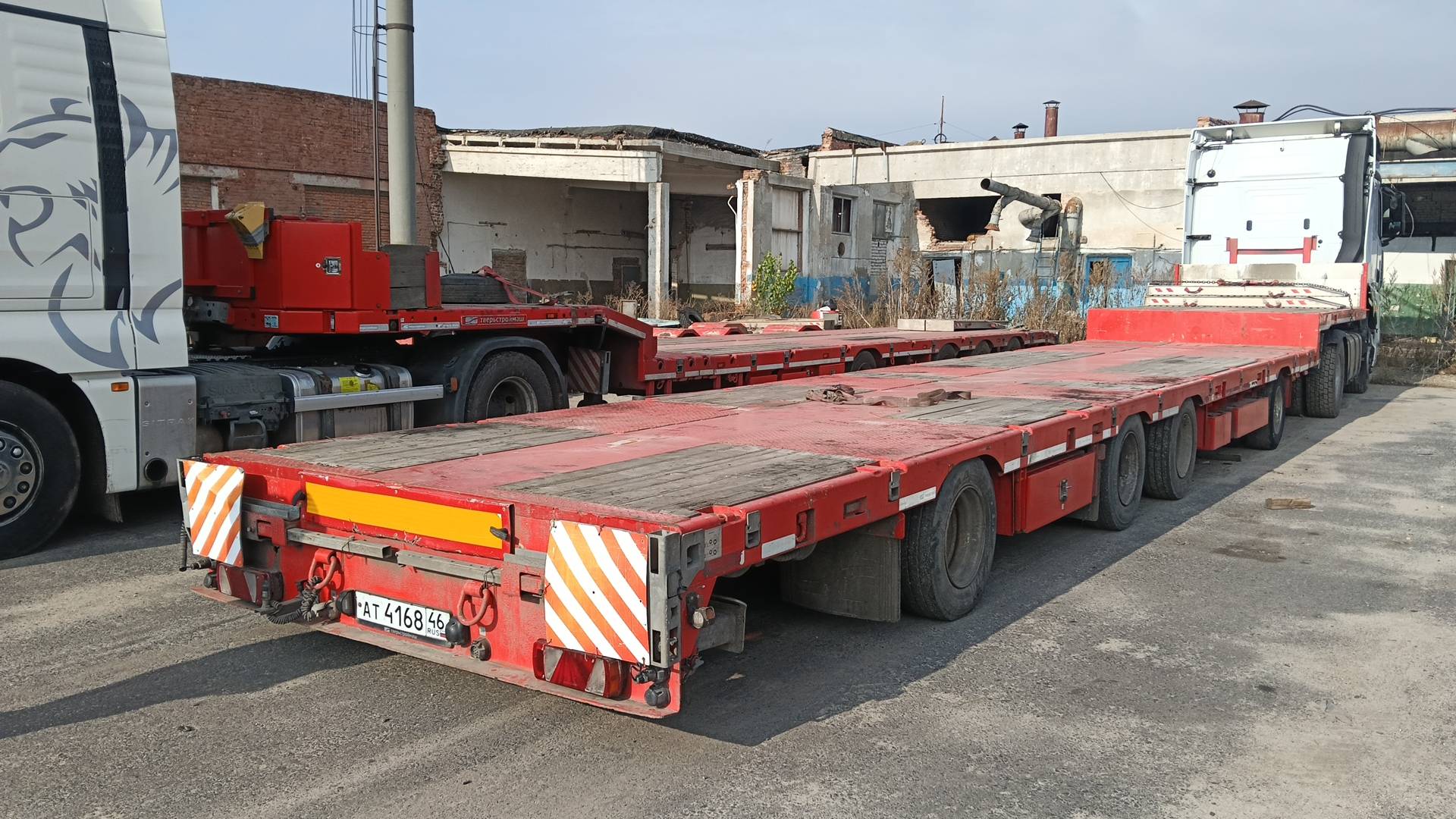 Тверьстроймаш Низкорамный раздвижной полуприцеп 993941-LE35