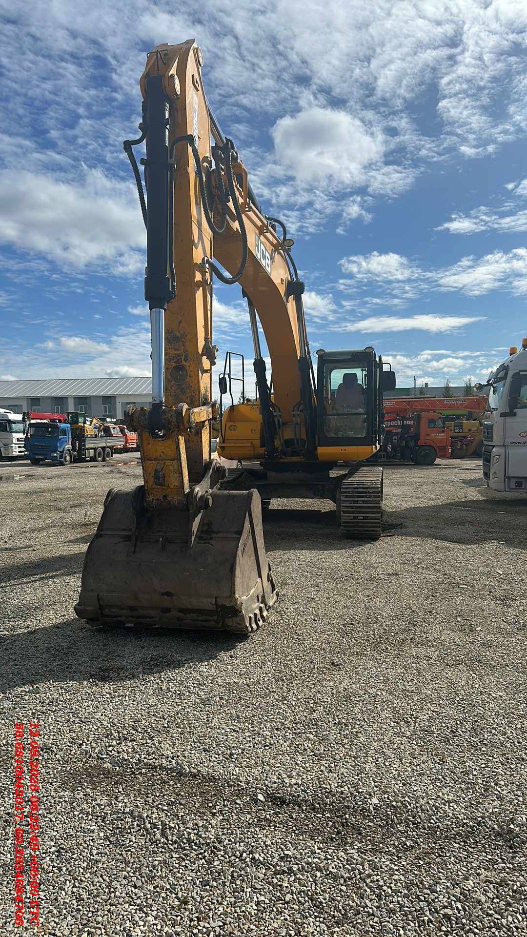 JCB JS330