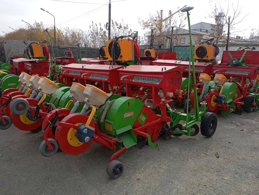 Jilin Kangda Agricultural Machinery 2BXF-27 Многофункциональная рядовая сеялка для посева и внесения удобрений