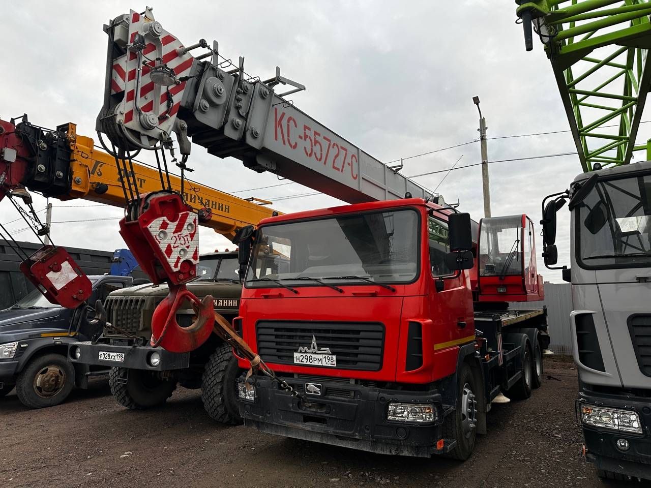 Белавтомаш КС 55727-С-12 на шасси МАЗ 6312С3 25т