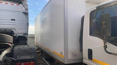 ISUZU NPR75LL