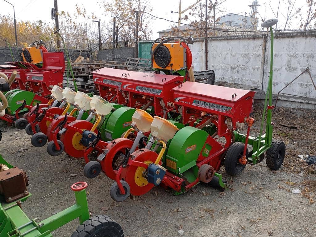 Jilin Kangda Agricultural Machinery 2BXF-27 Многофункциональная рядовая сеялка для посева и внесения удобрений