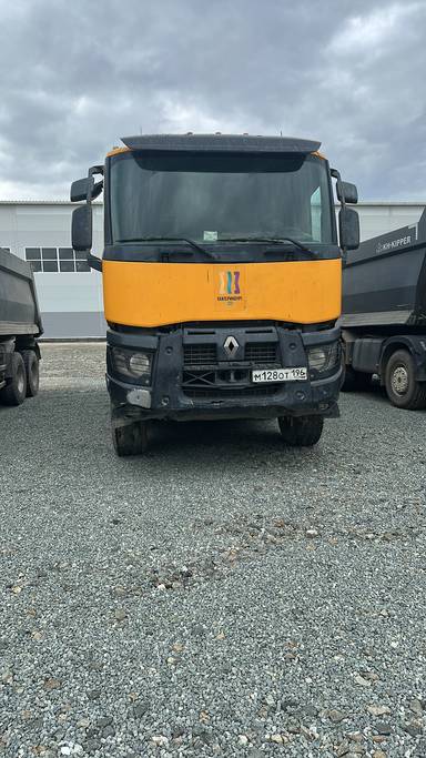 Renault K 430 8X4 (Day cab)