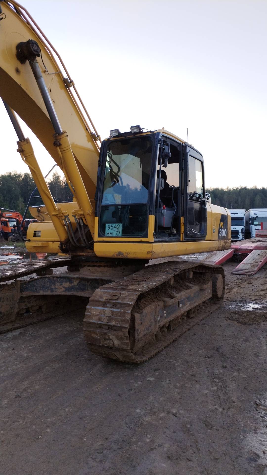 KOMATSU PC300-8MO