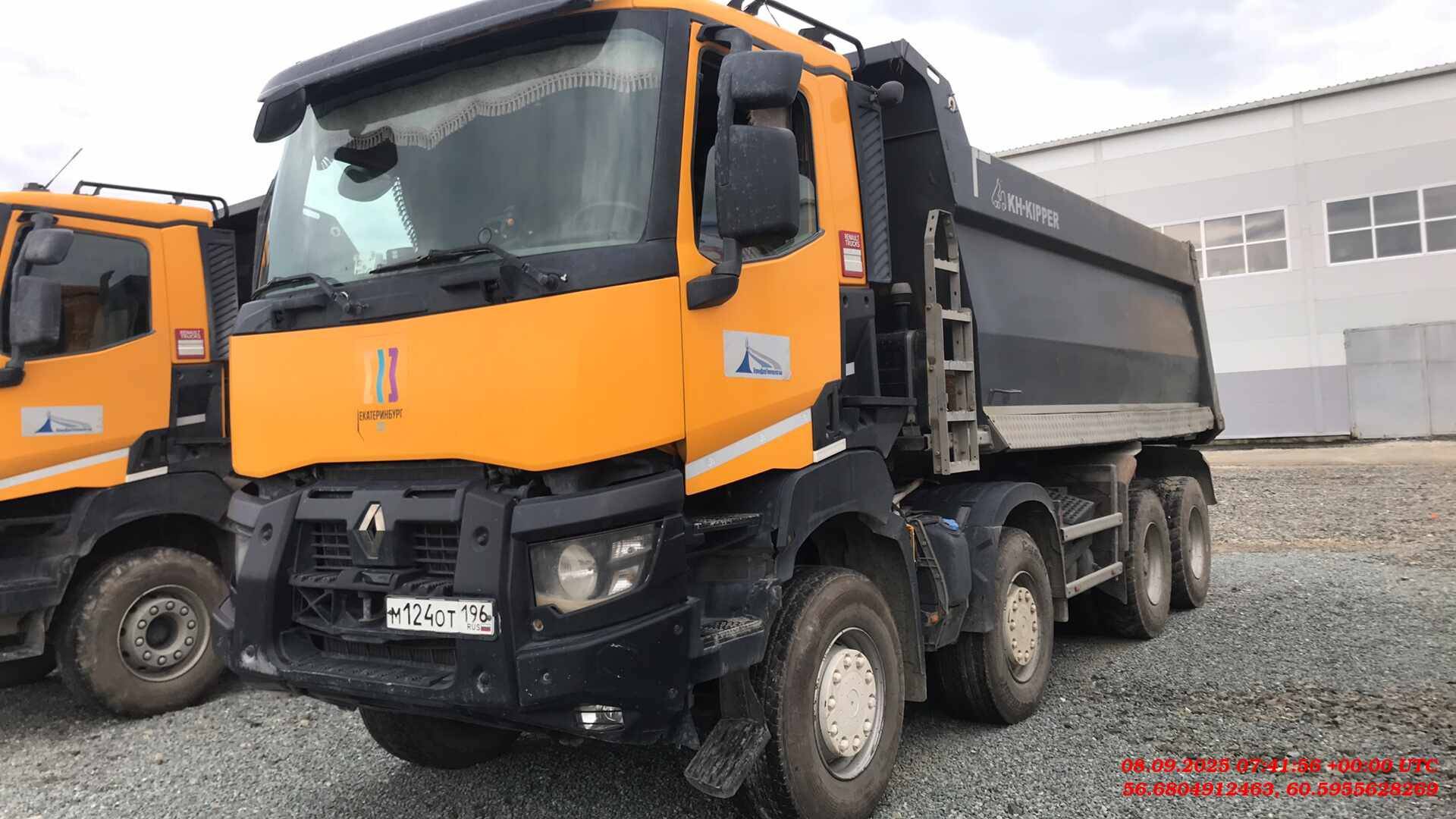 Renault K 430 8X4 (Day cab)