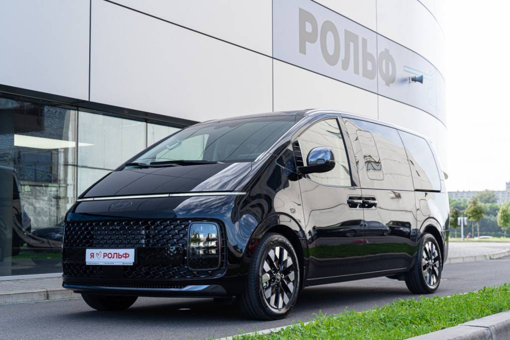 Hyundai Staria Luxe 2.2 CRDi 8AT 4WD