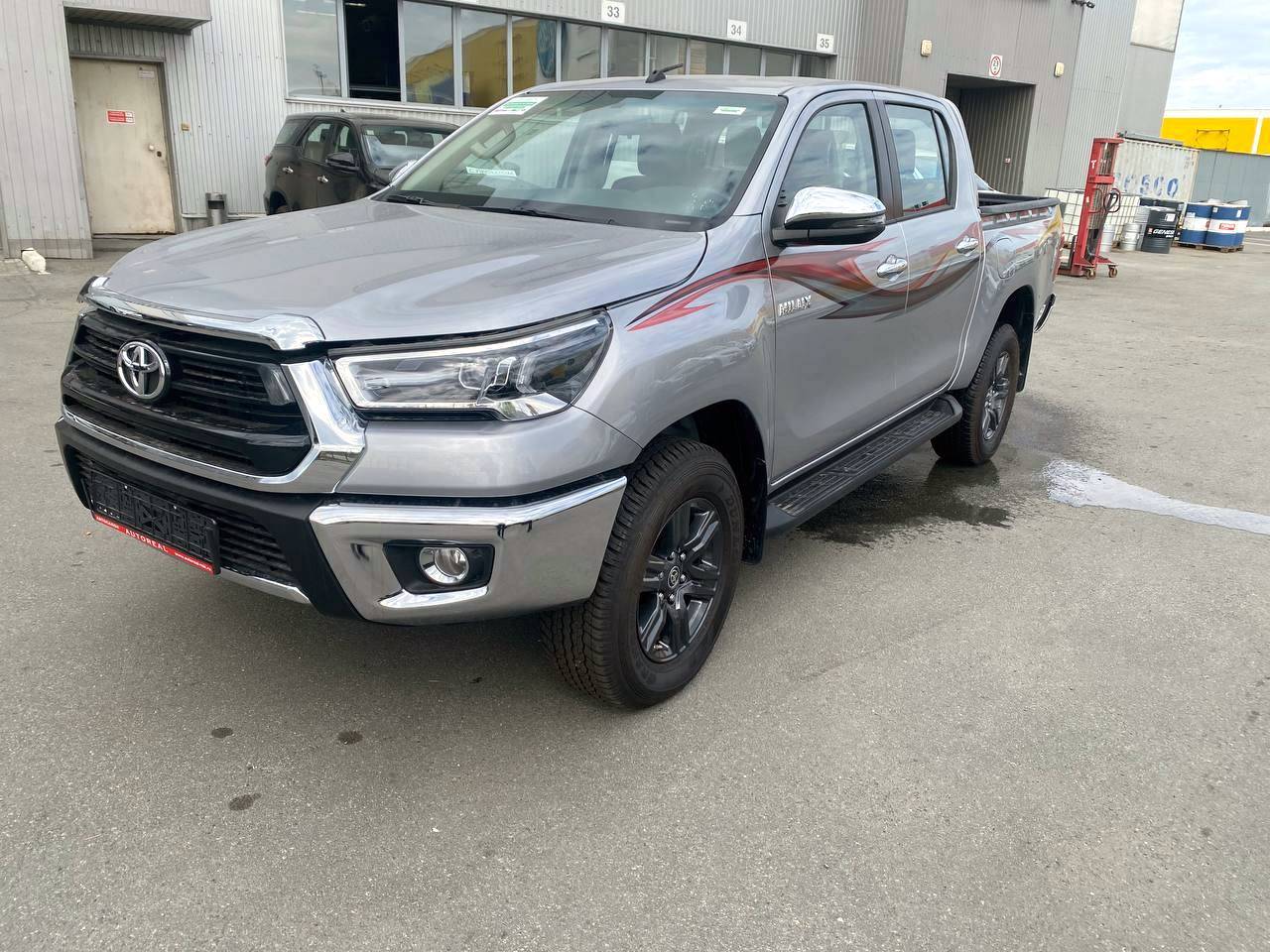 Toyota Hilux - Серебристый