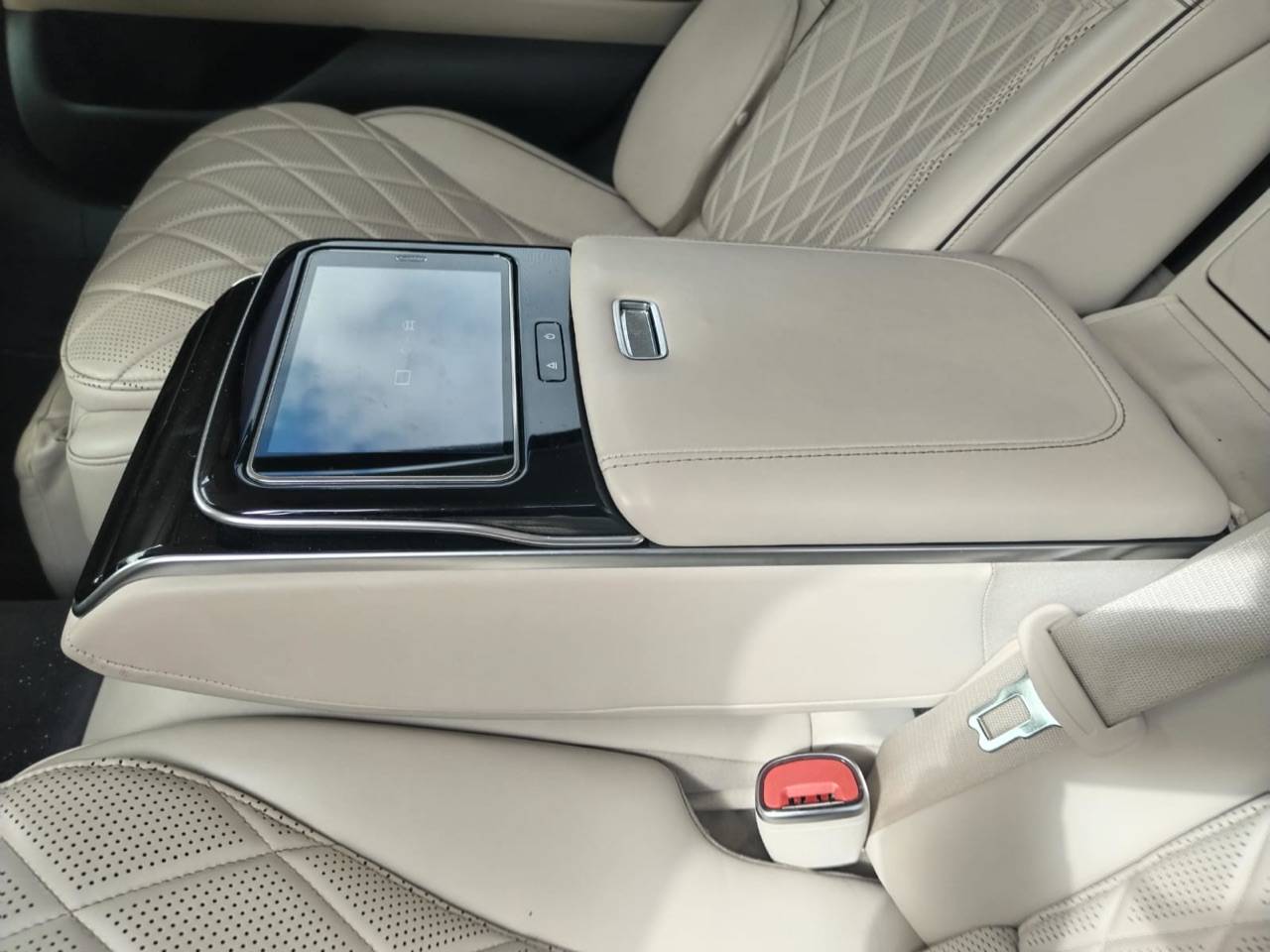 Mercedes-Benz S седан Лот 000007962