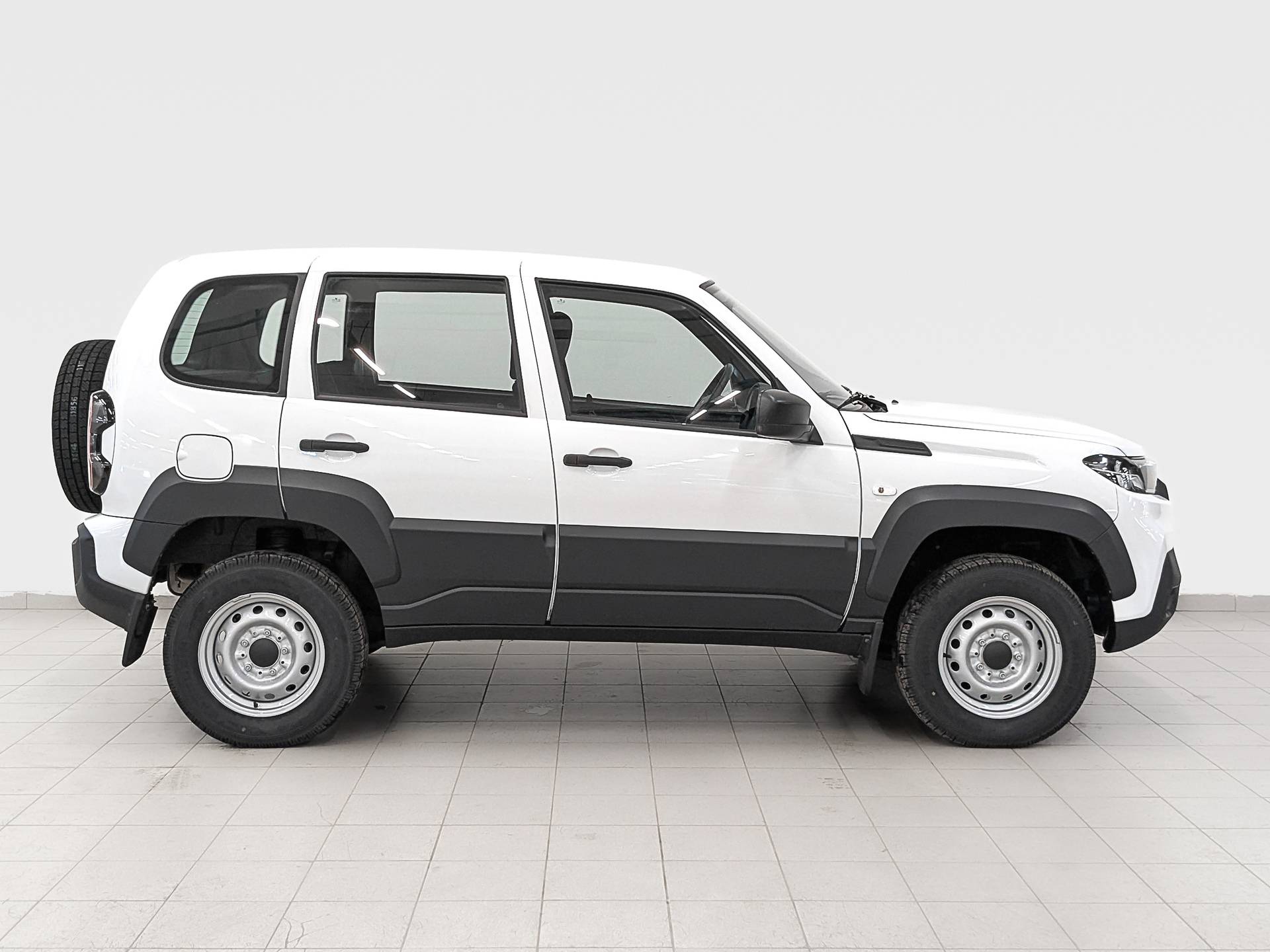 Lada Niva Travel Classic 24 1.7 80hp 5MT