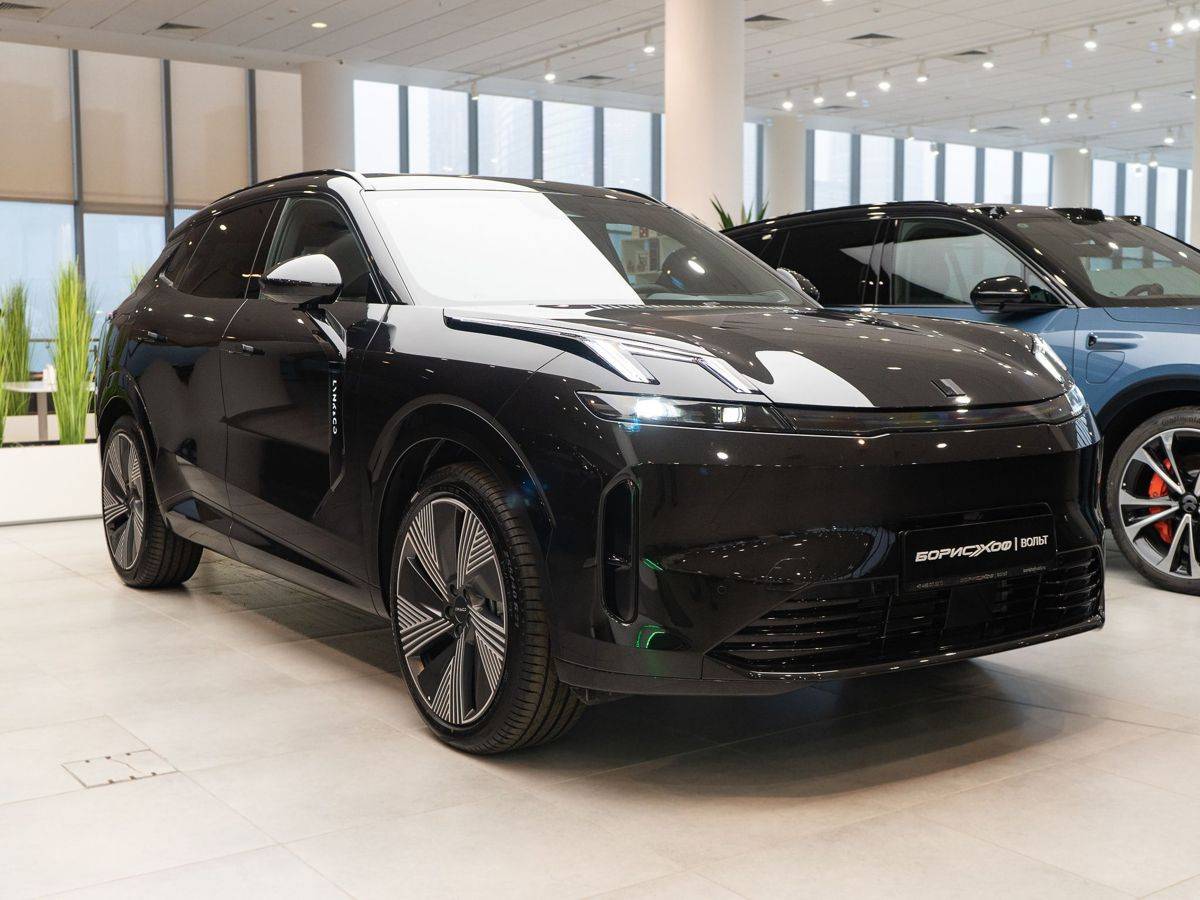 Lynk & Co 08 EM-P 220 4WD Perfomance Halo