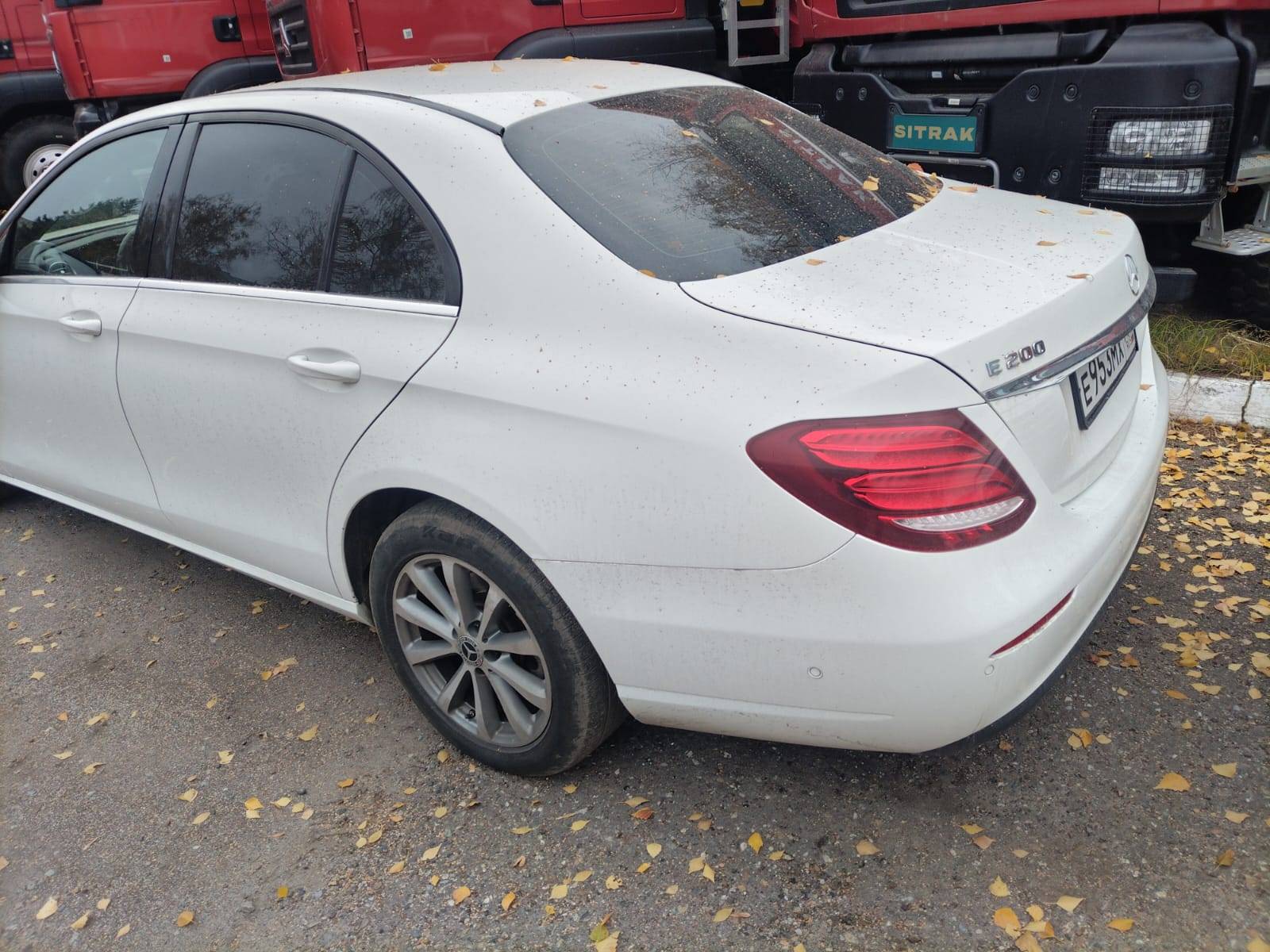 Mercedes-Benz E седан Лот 000004980