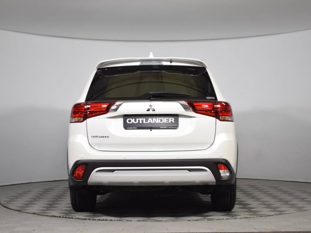 Mitsubishi Outlander Ultimate Beige 2.4 CVT 4WD