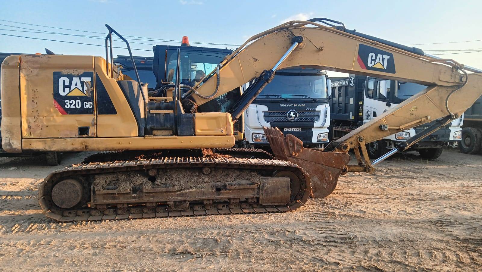 CATERPILLAR 320GC Лот 000003725