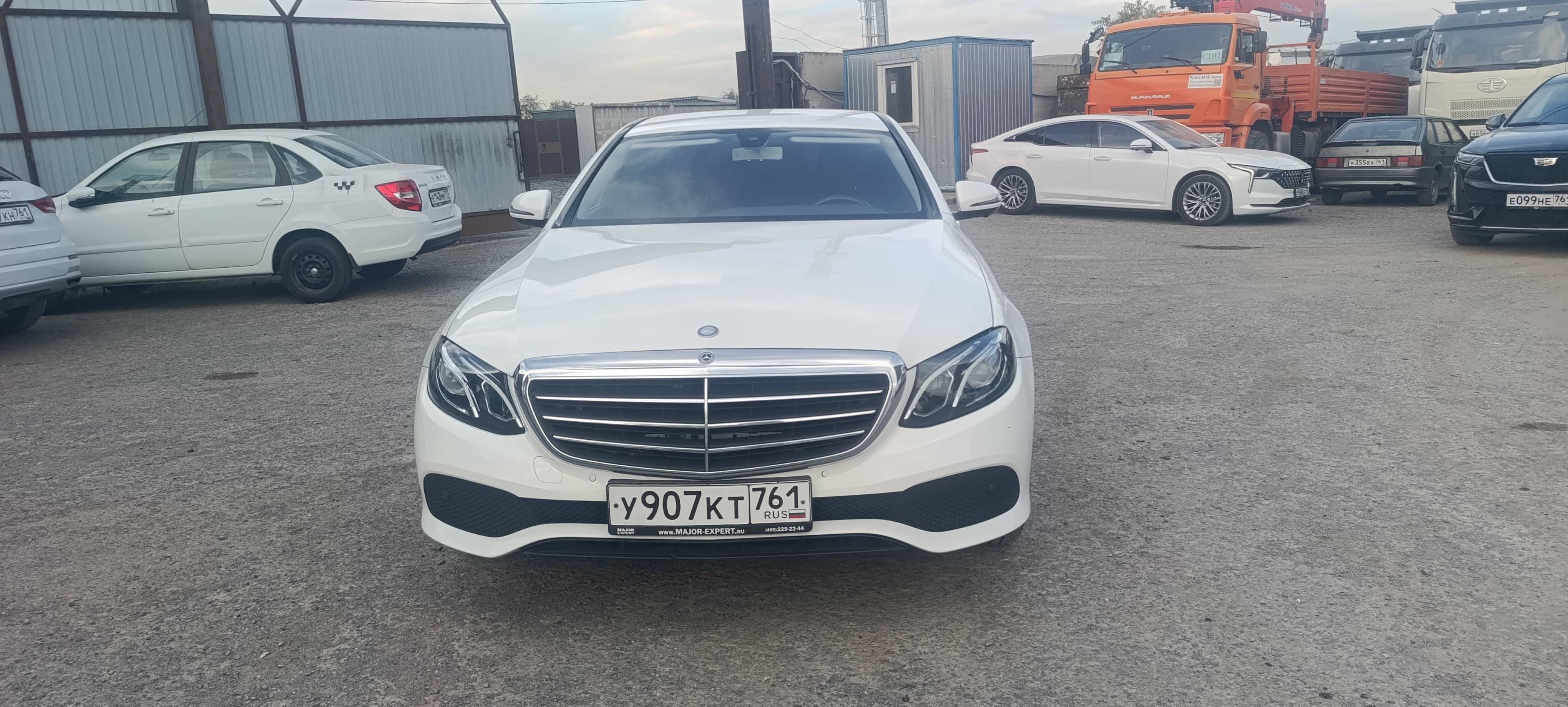 Mercedes-Benz E седан Лот 000004782