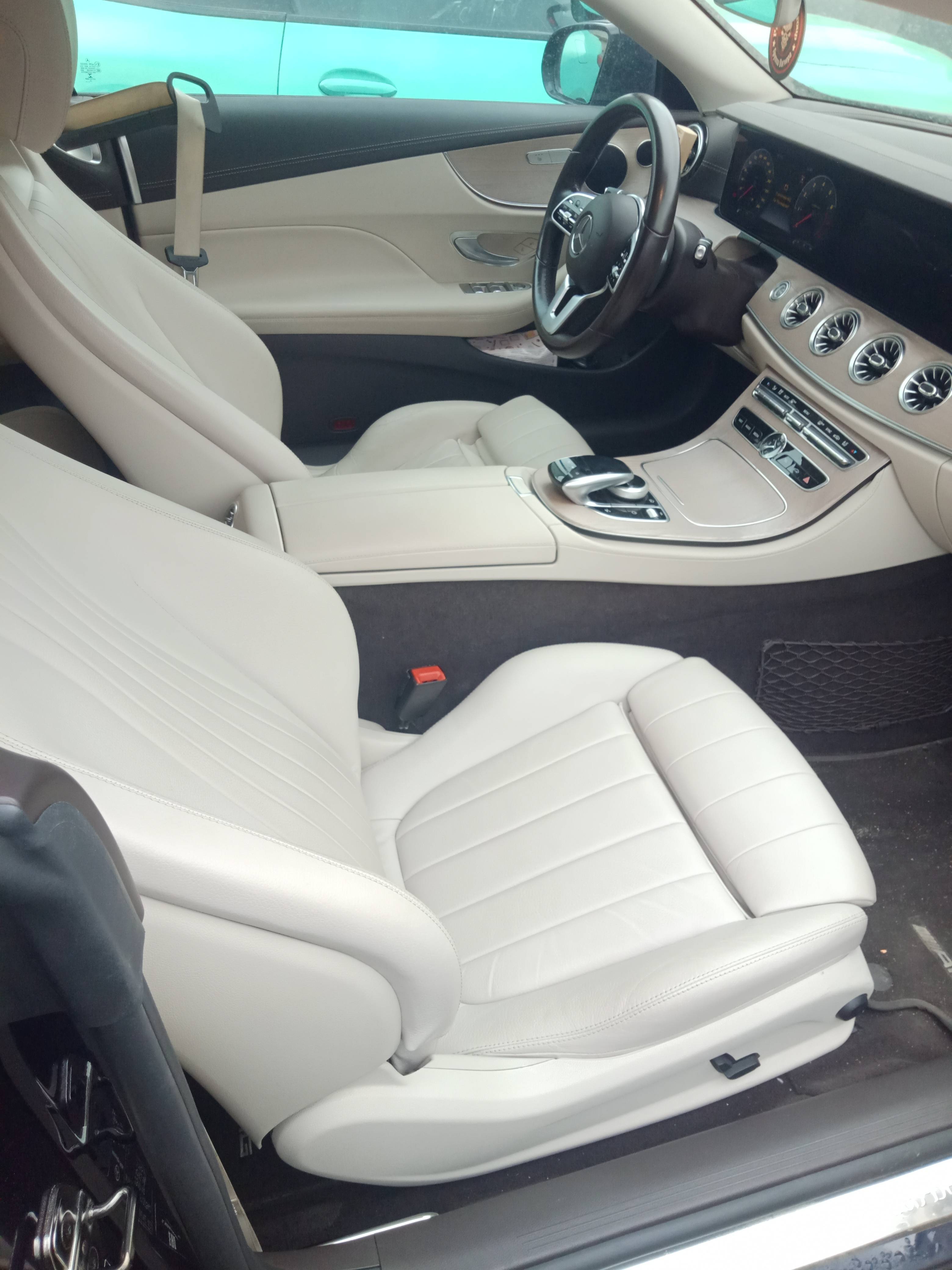 Mercedes-Benz E купе Лот 000008263