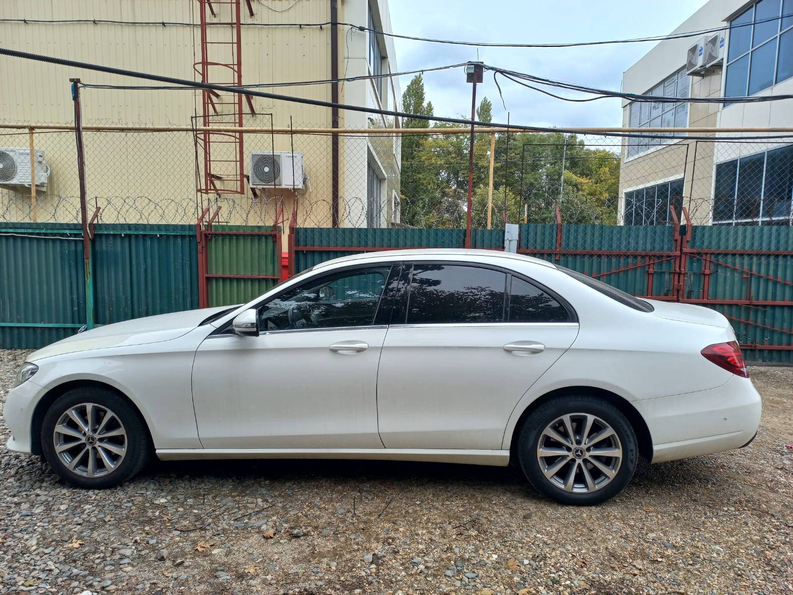 Mercedes-Benz E седан Лот 000006213