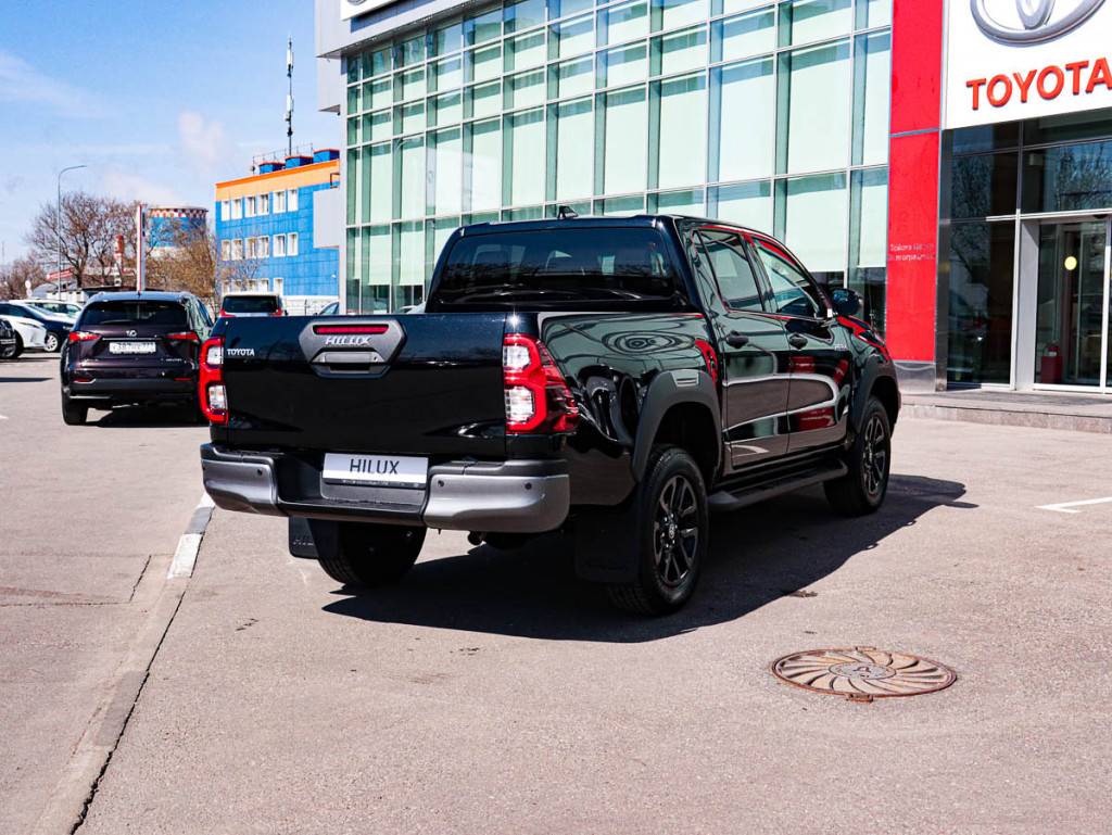 Toyota Hilux Комфорт 2.4d МКП