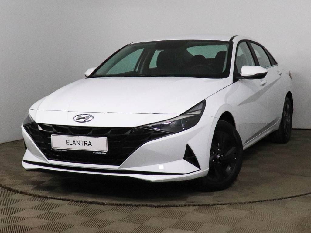 Hyundai Elantra - Белый