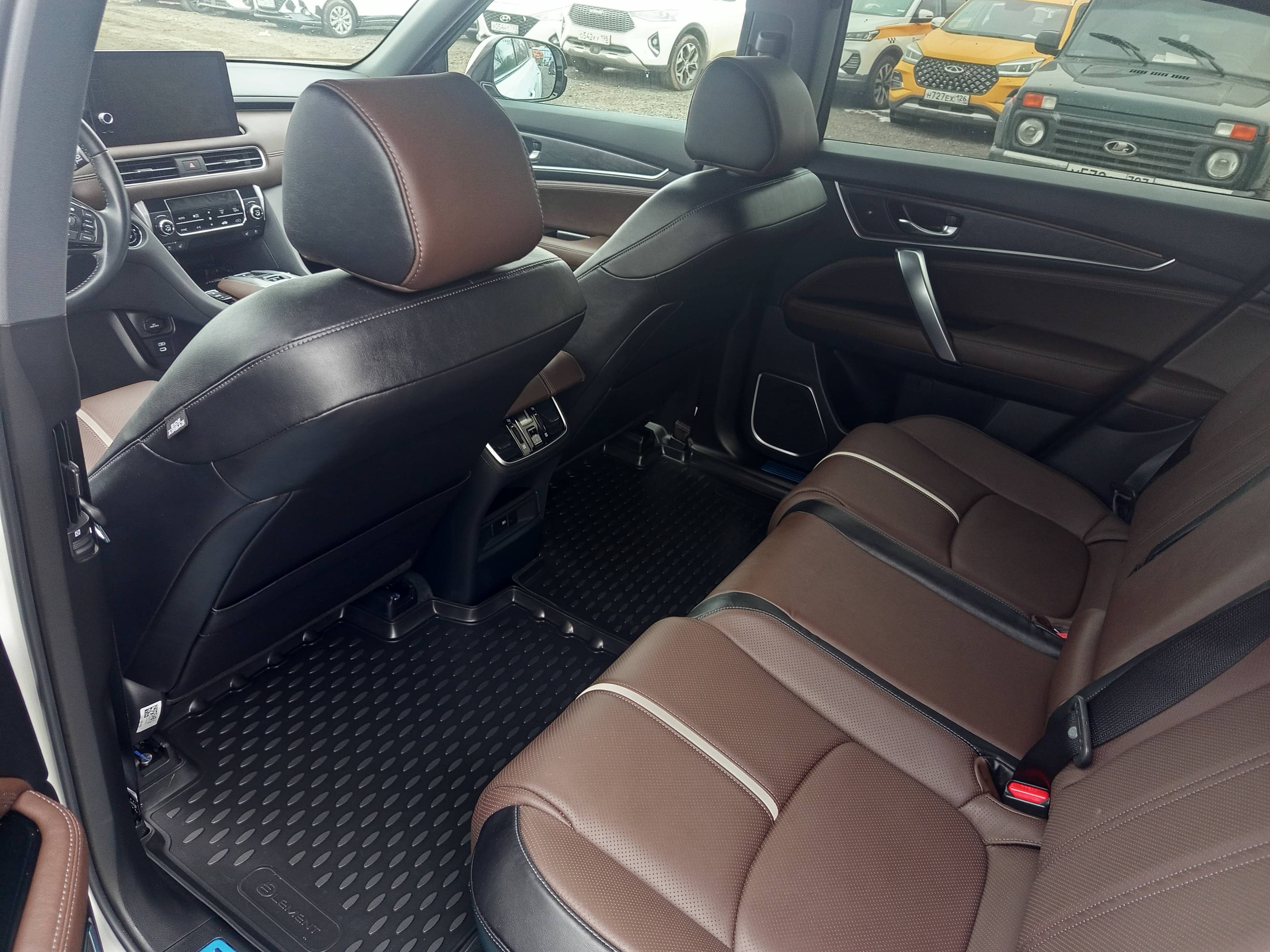Honda UR-V Лот 000008042