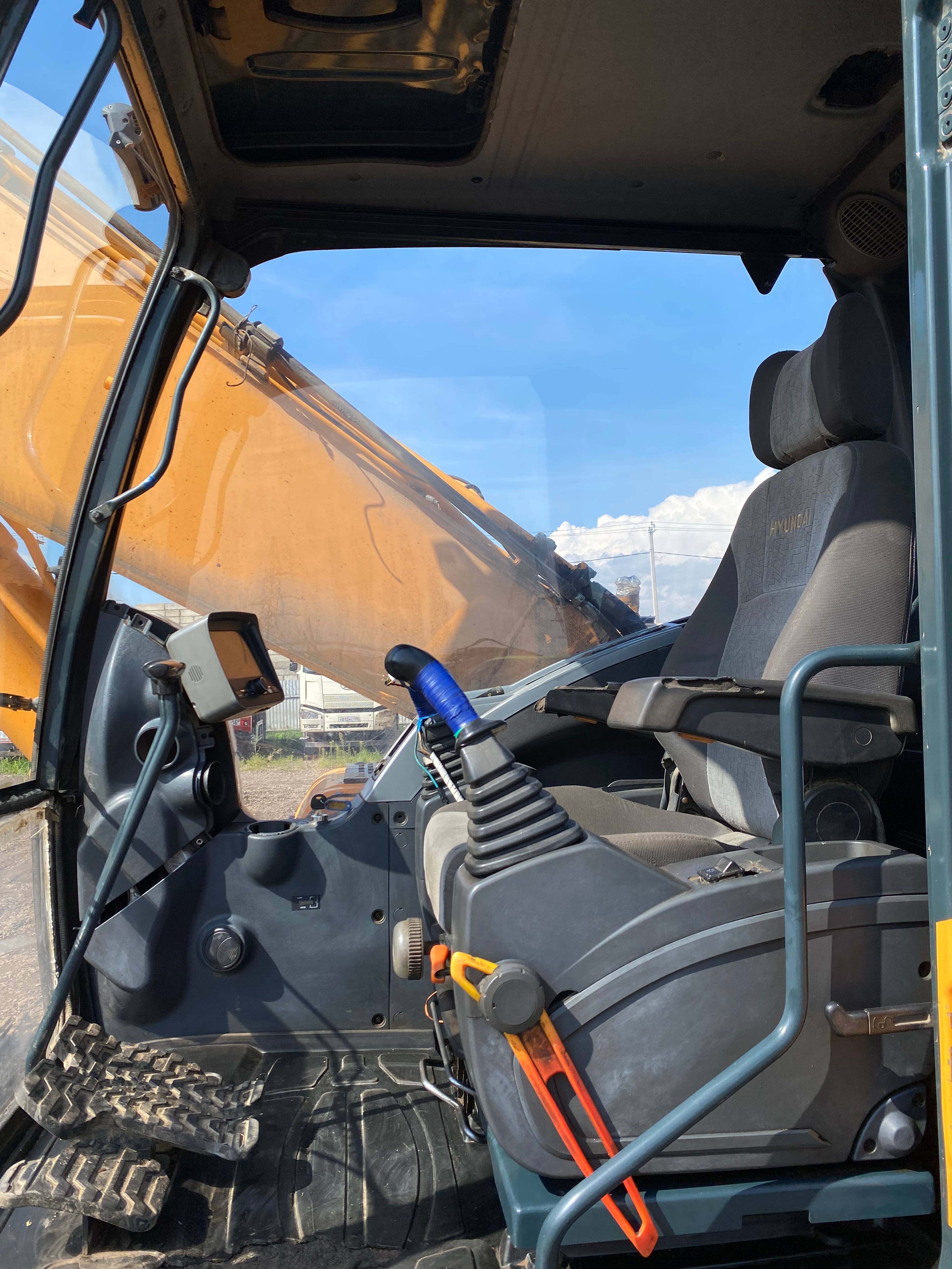 Hyundai R220LC-9S Лот 000000179