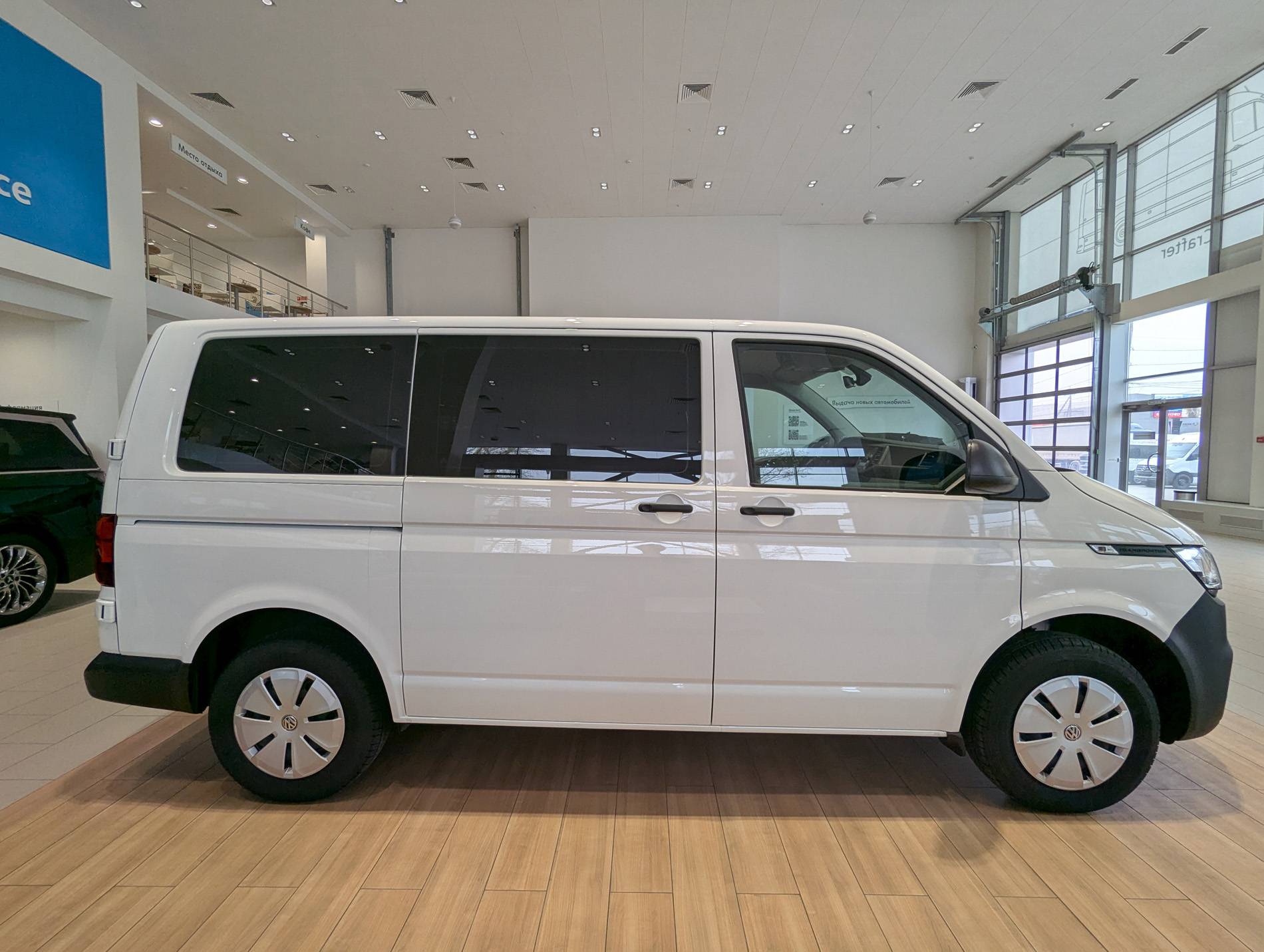 Volkswagen Transporter Kombi 2.0 TDI 150hp 6MT Короткая база