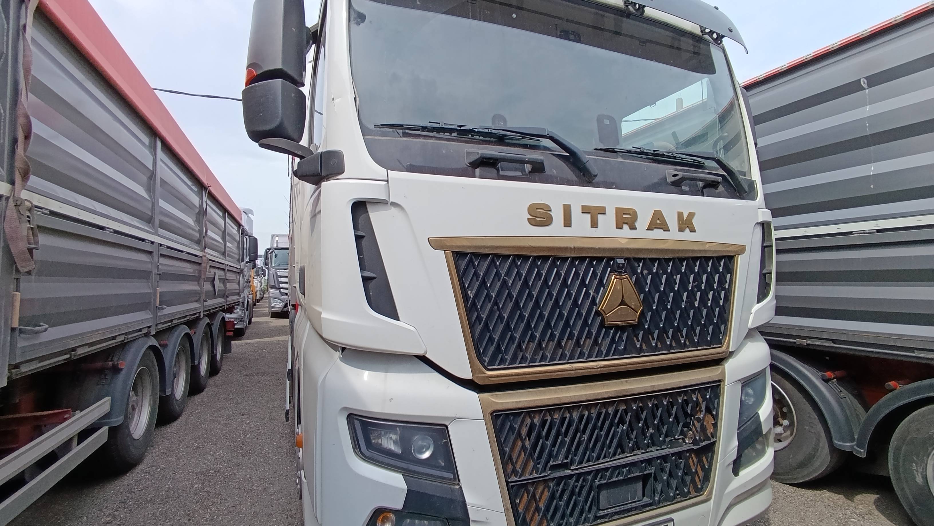 Sitrak C7H MAX 4x2 ZZ4186V361HE Лот 000003639