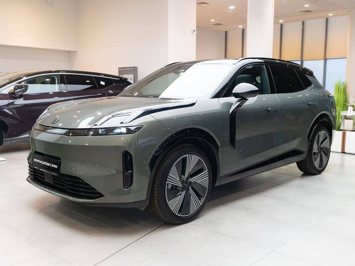 Lynk & Co 08 EM-P 220 4WD Perfomance Halo